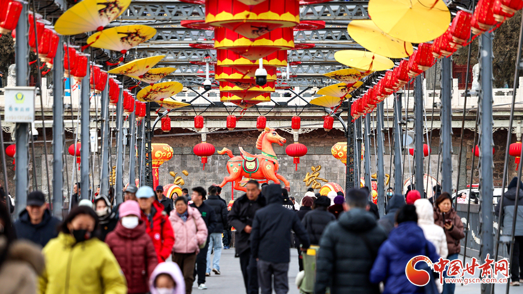 新春走基層·隴拍客丨蘭州中山橋燈籠高掛迎新春