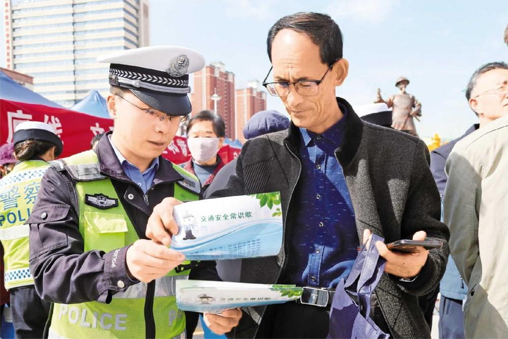 定西安定公安開展“3·15”集中宣傳活動